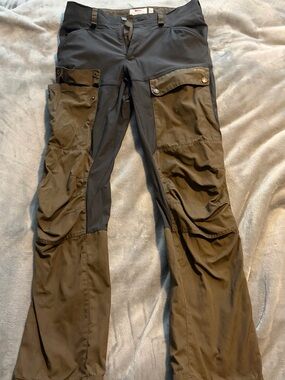 Fjallraven Men's Keb Trousers in Olive and Grey